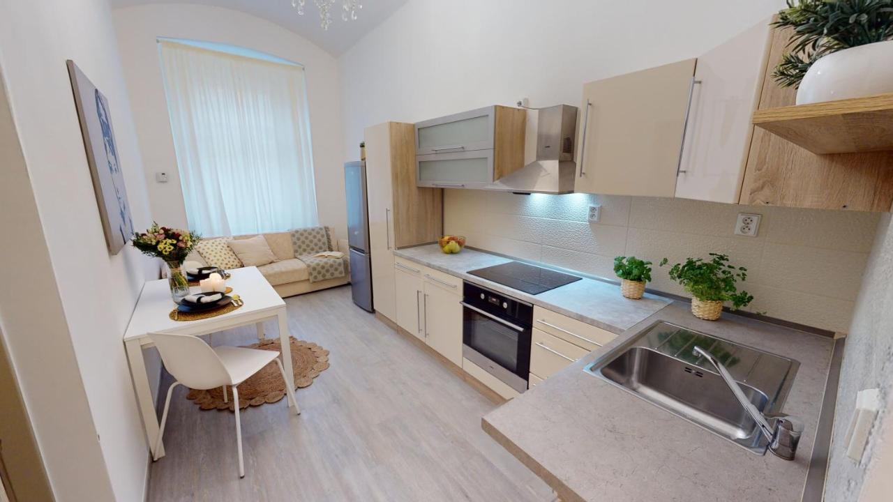 Апартаменты Viaducto De Karlin - Aparment Прага Экстерьер фото